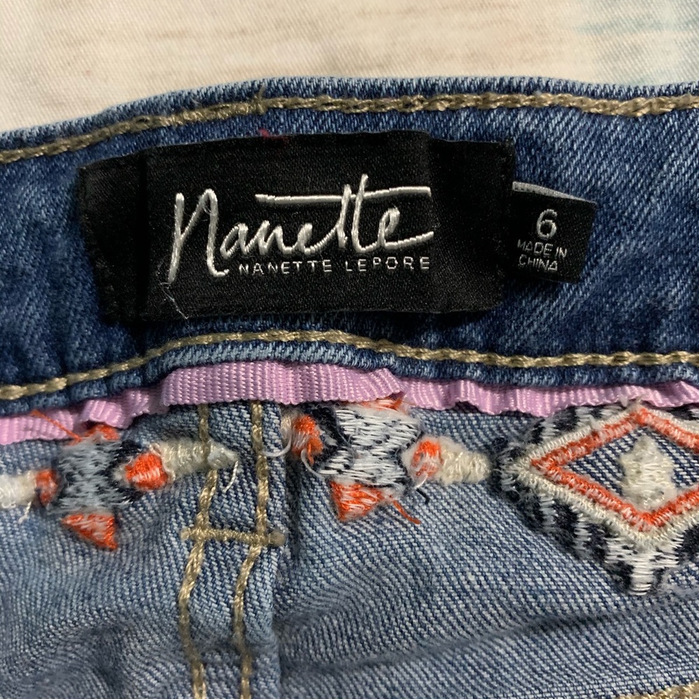 Women’s blue jean shorts - Picture 3 of 4